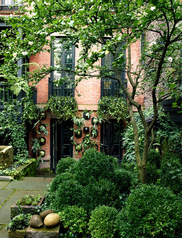 Julianne Moore garden by Sawyer Berson Sawyer Berson