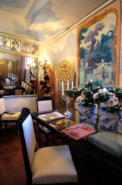 Tania Vartan trompe l'oeil painted Florence apartment