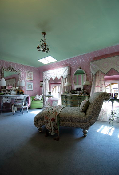 Tania Vartan trompe l'oeil painted Florence bedroom