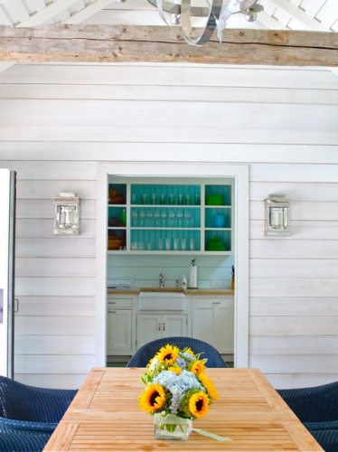 pool house kitchen