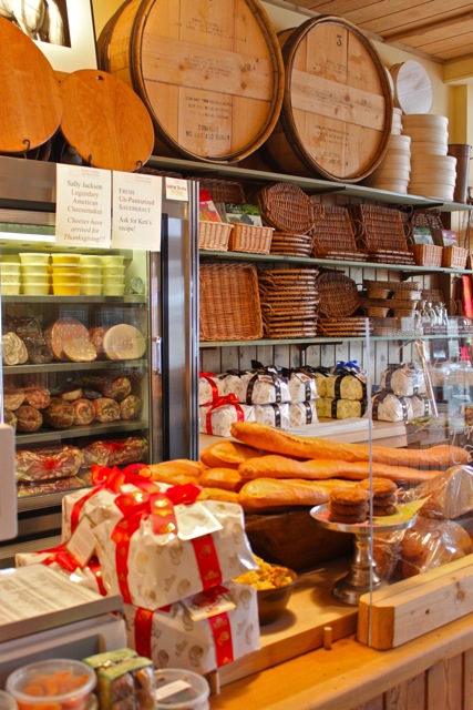 darien cheese with baguettes