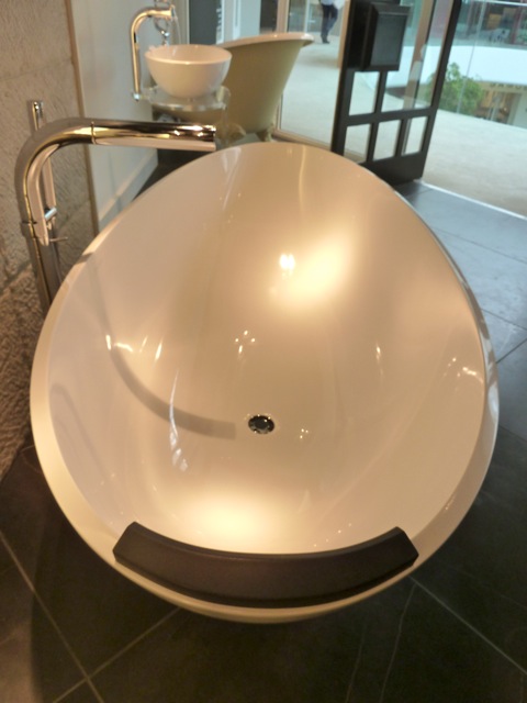 Victoria + Albert Napoli tub Samuel Heath