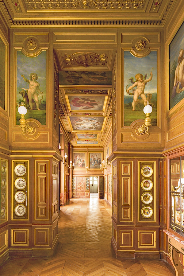 A Day at Château de Fontainebleau Plates Gallery