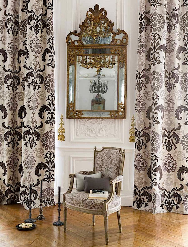 Manuel Canovas black and white Rosa