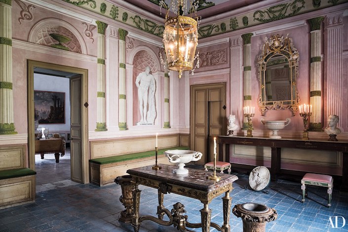 trompe l'oeil in Palazzo di Lorenzo Castelluccio, photo by Armando Rotoletti for AD