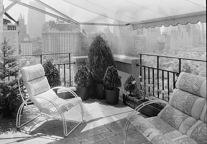 Elizabeth Arden's penthouse terrace at 834 Fifth Avenue, looking south, May 23, 1933. Photo by Samuel Gottscho. Museum of the City of New York, gift of Gottscho