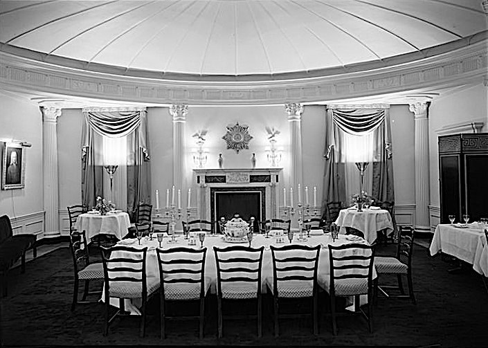 Rosario Candela dining room at 960 Fifth Avenue, 1930. Photo by Samuel H. Gottscho, Courtesy of the Museum of the City of New York (gift of Gottscho-Schleisner)