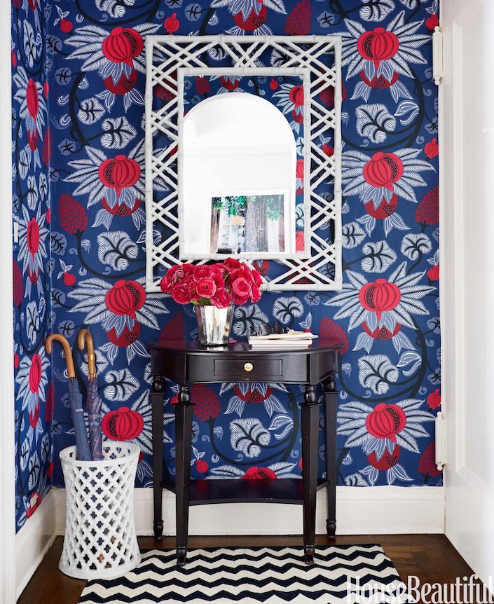 Ashley Whittaker design with Osborne & Little Maharani wallpaper by Henry Wilson, photo Thomas Loof