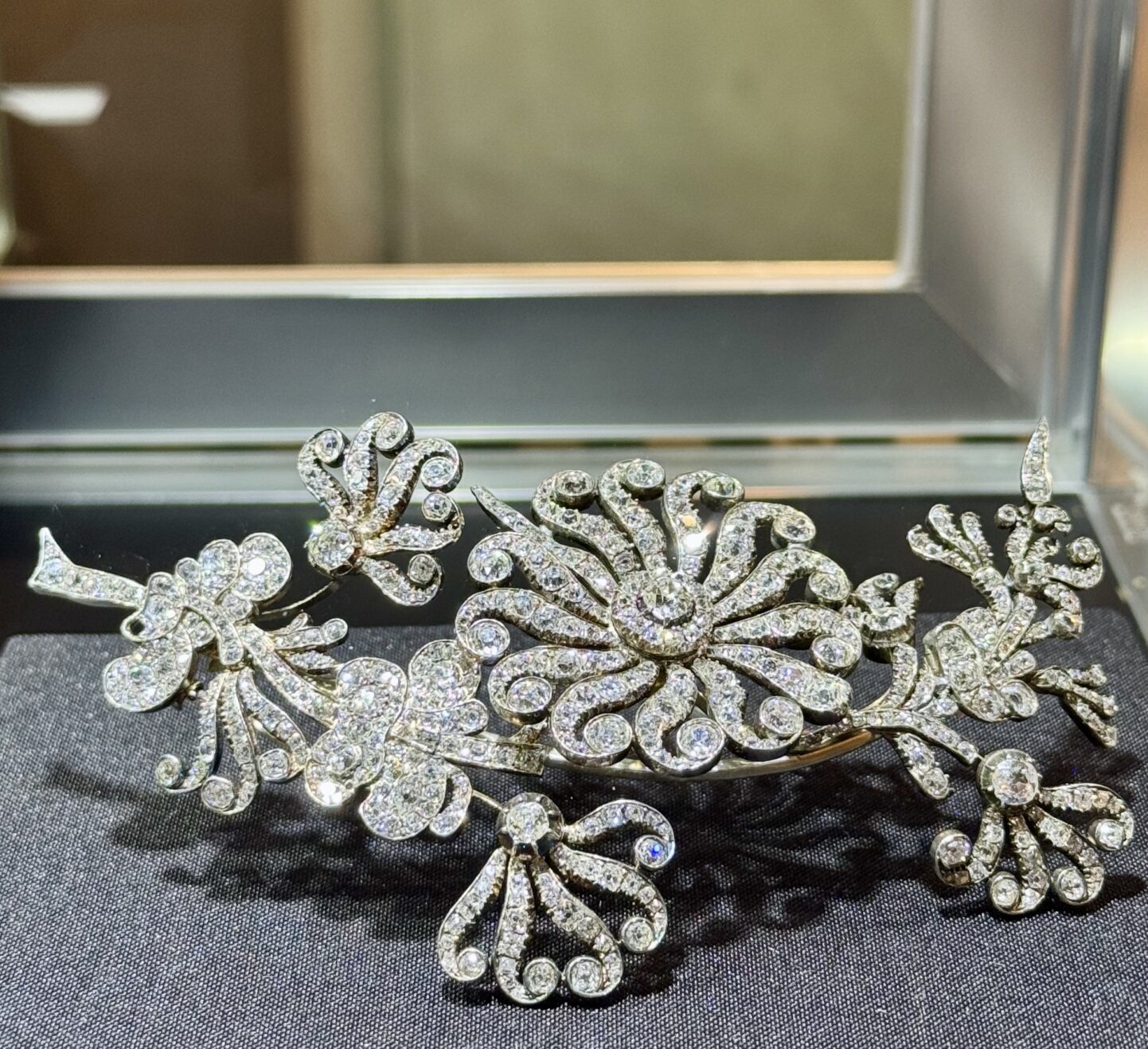 Simon Teakle diamond brooch at The Winter Show via Quintessence