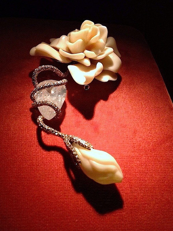 JAR Gardenia Brooch, 1987 Coral, diamonds, platinum, gold. JAR