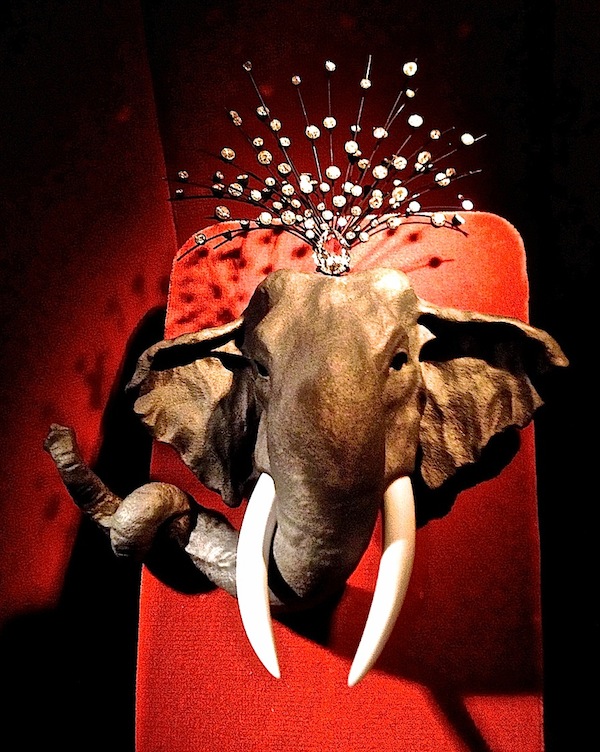 JAR Elephant Head Brooch, 2013 Diamond aigrette, titanium, agate, silver, gold. JAR