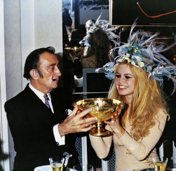 Salvador Dali + Brigitte Bardot drinking champagne Quintessential guide to champagne