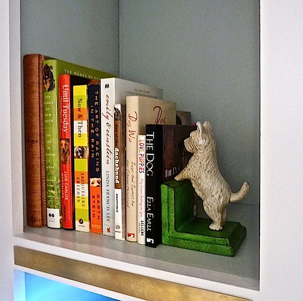 Dog book end at Rooms with a View Rooms with a View finale