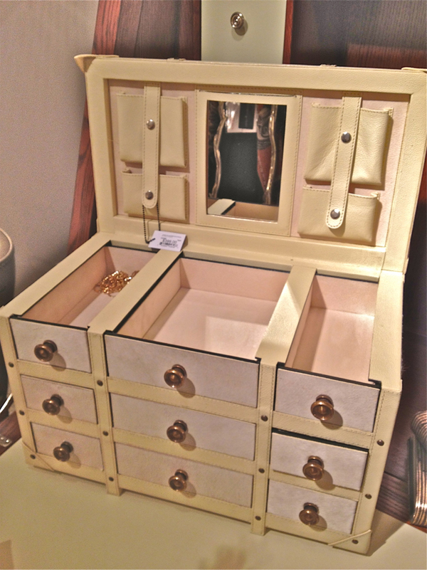 Global-Views-jewelry-box