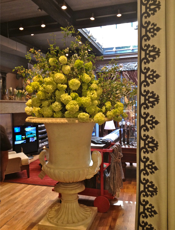 Holland-&-Sherry-Bespoke-urn-with-hydrangea Holland & Sherry Bespoke store, Elizabeth Street, NYC