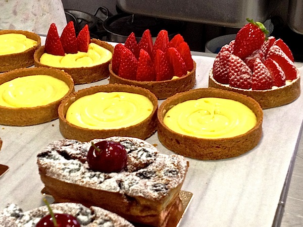 french strawberry tarts what to do in Paris