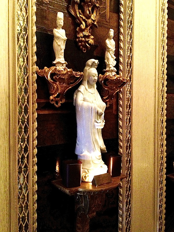 Howard Slatkin Fifth Avenue apartment Blanc de chine in Howard Slatkin's Fifth Avenue apartment