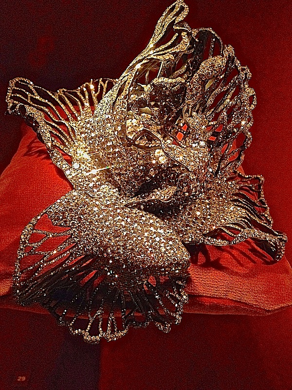 JAR Iris Brooch 2000 Sapphires, diamonds, silver, gold JAR