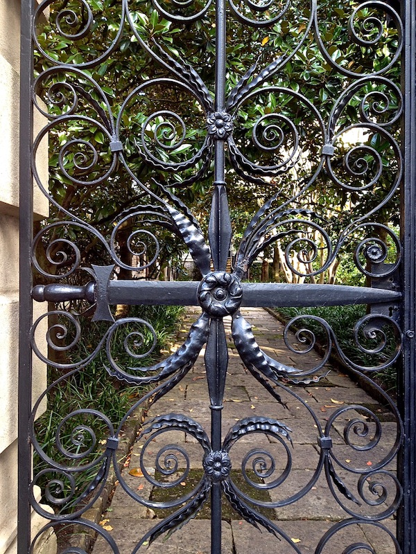 Gate