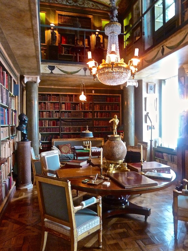 library at champ de bataille