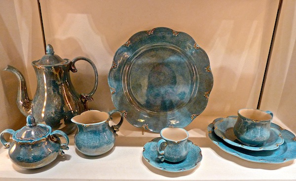 Ceramic dinnerware at Dior Home Ceramic dinnerware at Dior Home