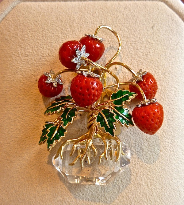 Strawberry brooch Verdura