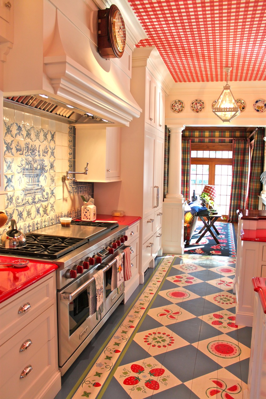 Kitchen toward family room in Diamond Baratta designed house