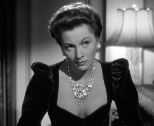 Joan Fontaine's necklace in Suspicion