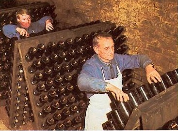 Riddling Champagne