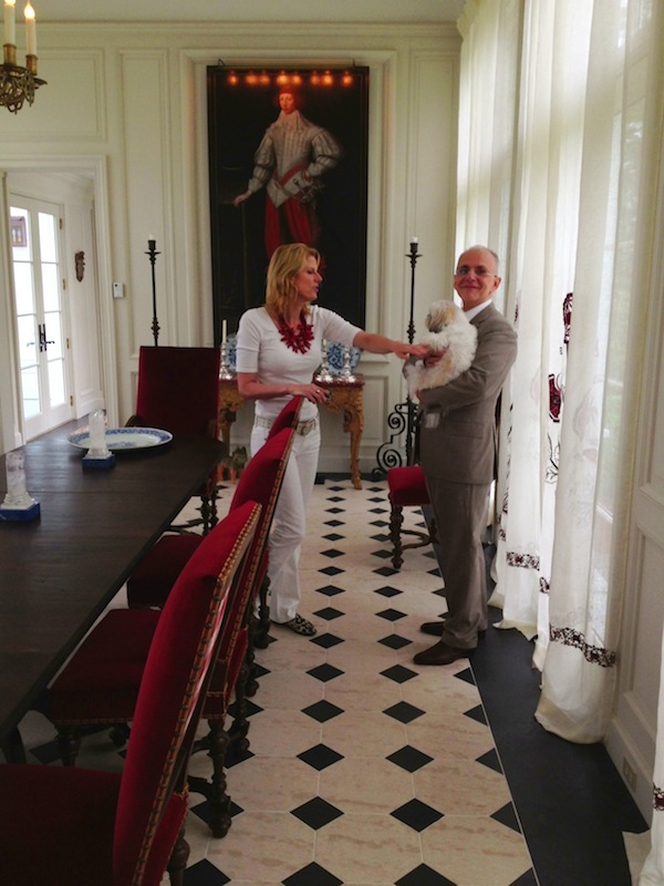 robert couturier with susanna salk in his Connecticut dining room