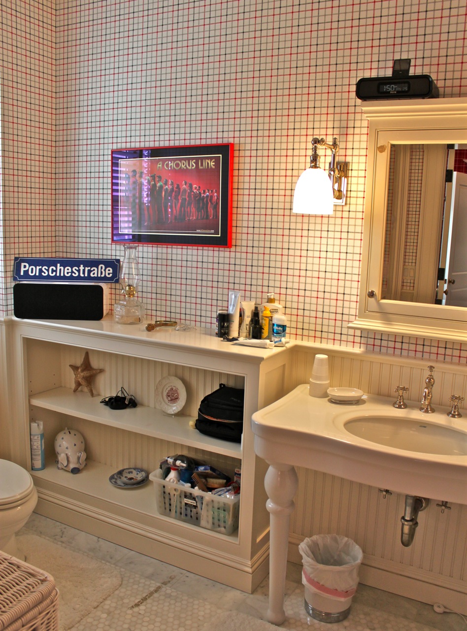 Boy's bath in Diamond Baratta designed house